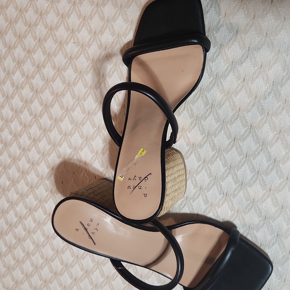 sandals new, never used - Picture 2 of 4